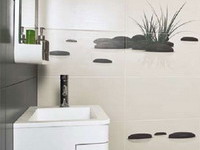 Интерьер ванной комнаты с керамическими декорами «Comfort»