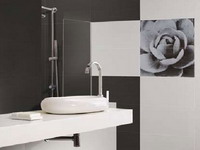 Интерьер ванной комнаты с декорами «Comfort»